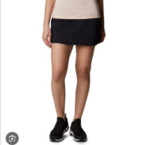 Columbia Women's Classic Black Skort‎ Size L